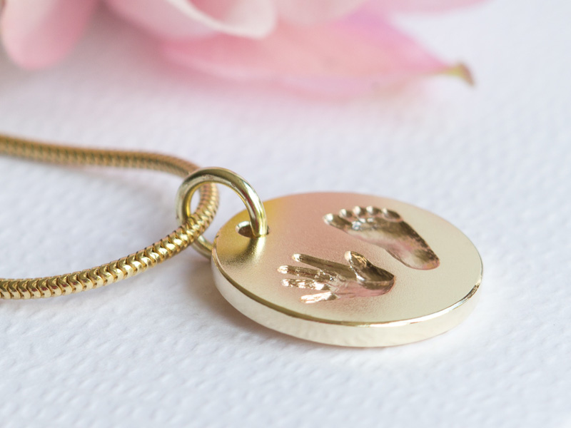Gold Kettenanhänger als Geschenk für Mama 3D Abdrücke als Kette
