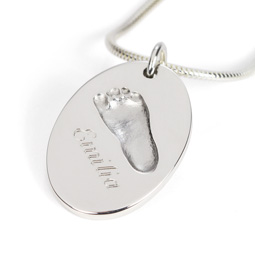 baby-footprint-necklace