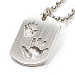 baby-handprints-necklace