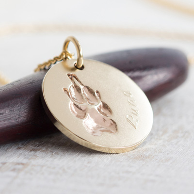 Erinnerungsschmuck mit Hundepfote in Gold Erinnerungsschmuck mit Hundepfote in Gold