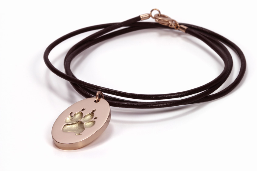red-gold-necklace-engraved-personalized