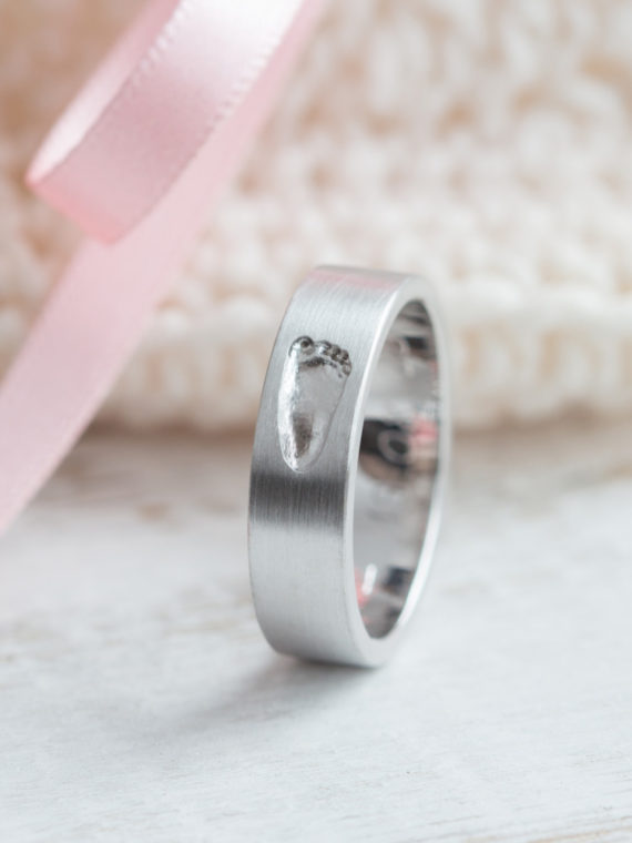 Personalisierter Ring mit echtem Baby Fußabdruck