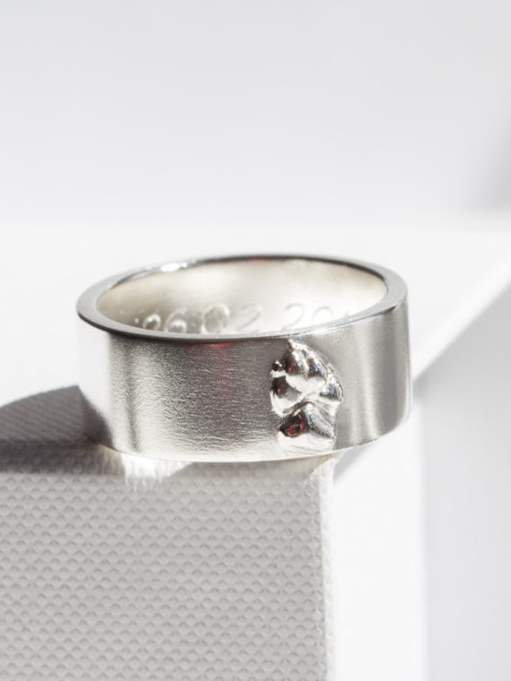 Ring Pfotenabdruck eigener Hund