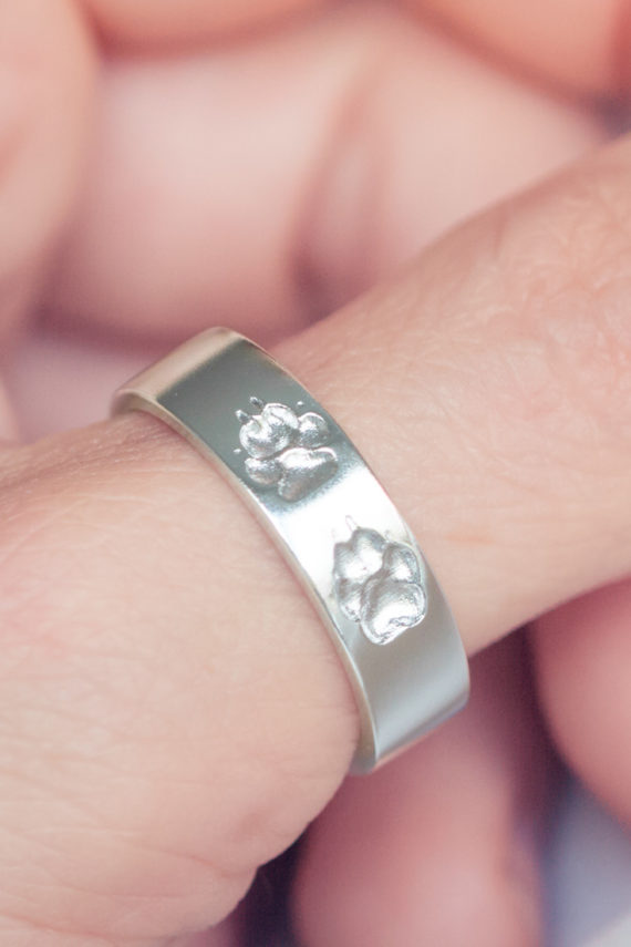 Pfotenabdrücke vom eigenen Hund als Ring