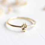 Ring Hundepfote Relief Gold Pfotenabdruck